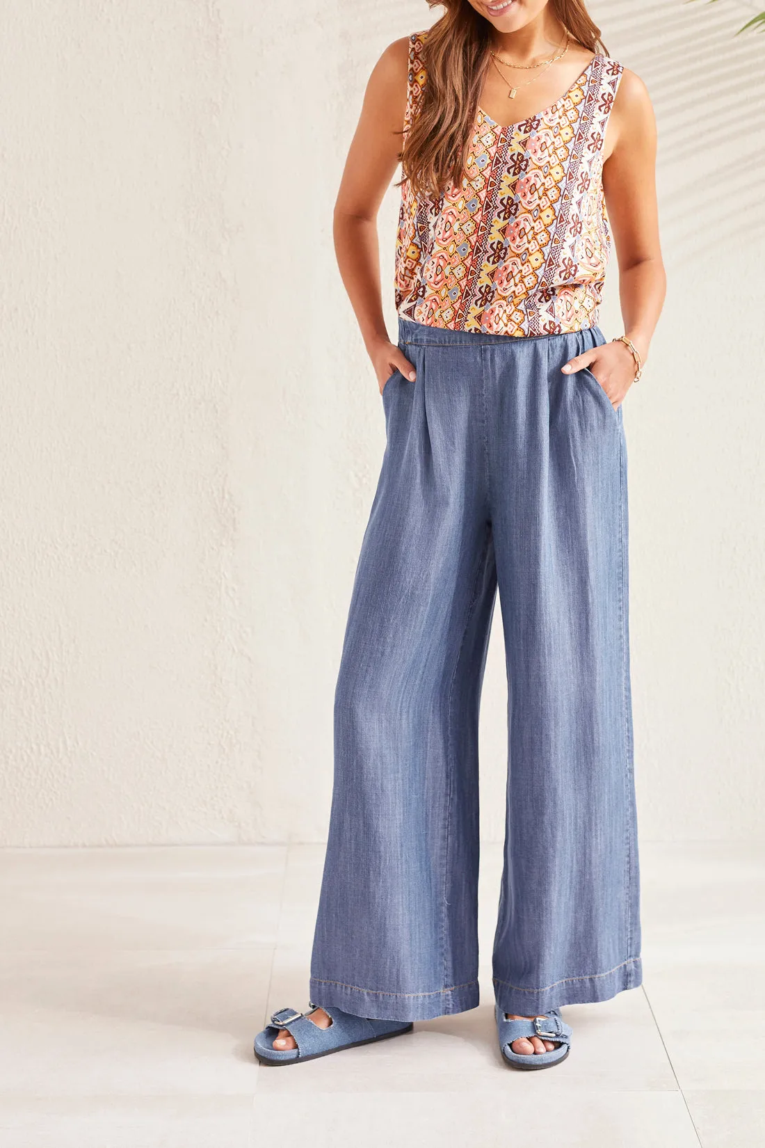 Flowy Pull on Wide Leg Pant with Pockets