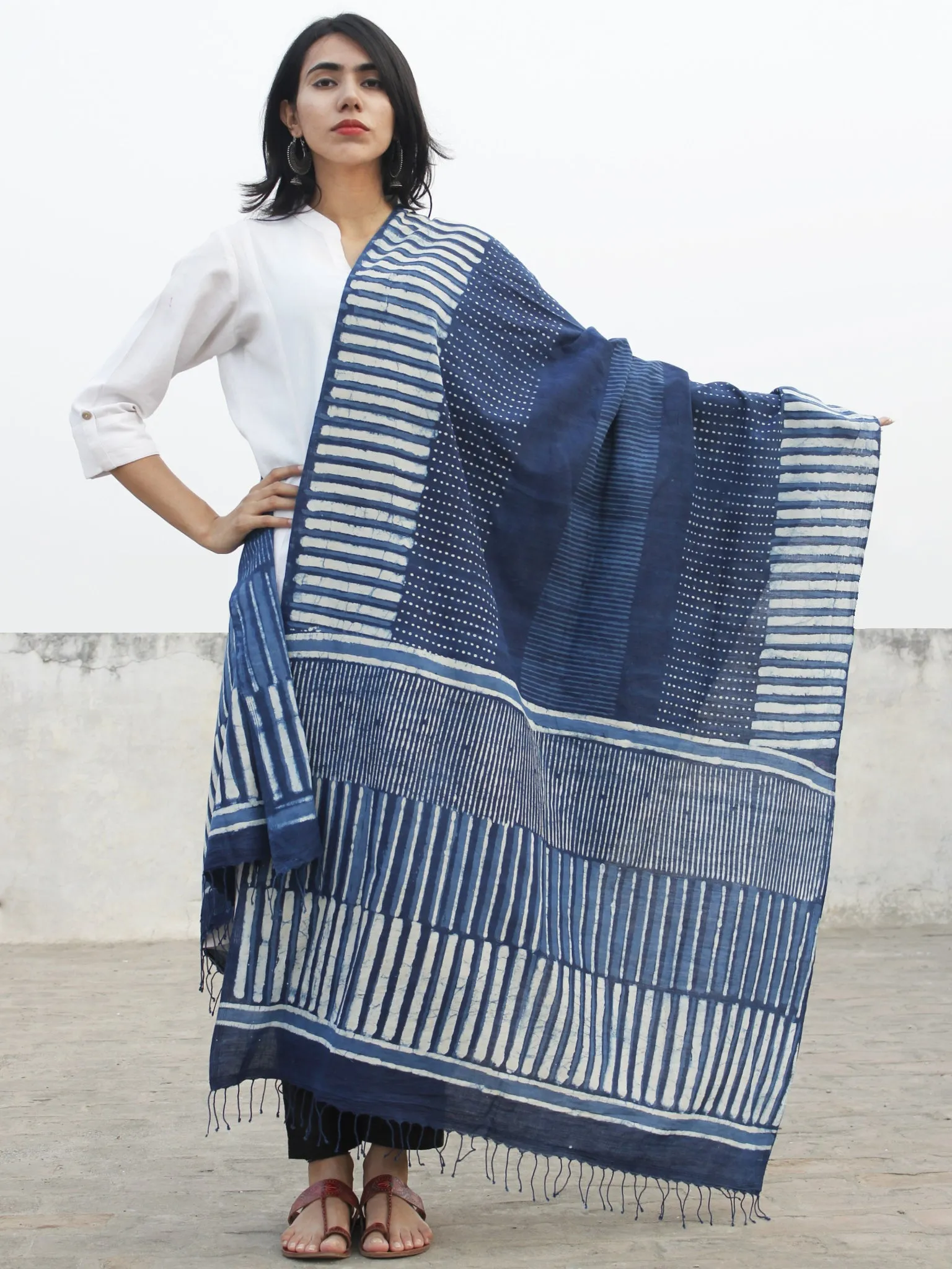Indigo Ivory Handloom Cotton Hand Shibori Dyed Dupatta - D04170174