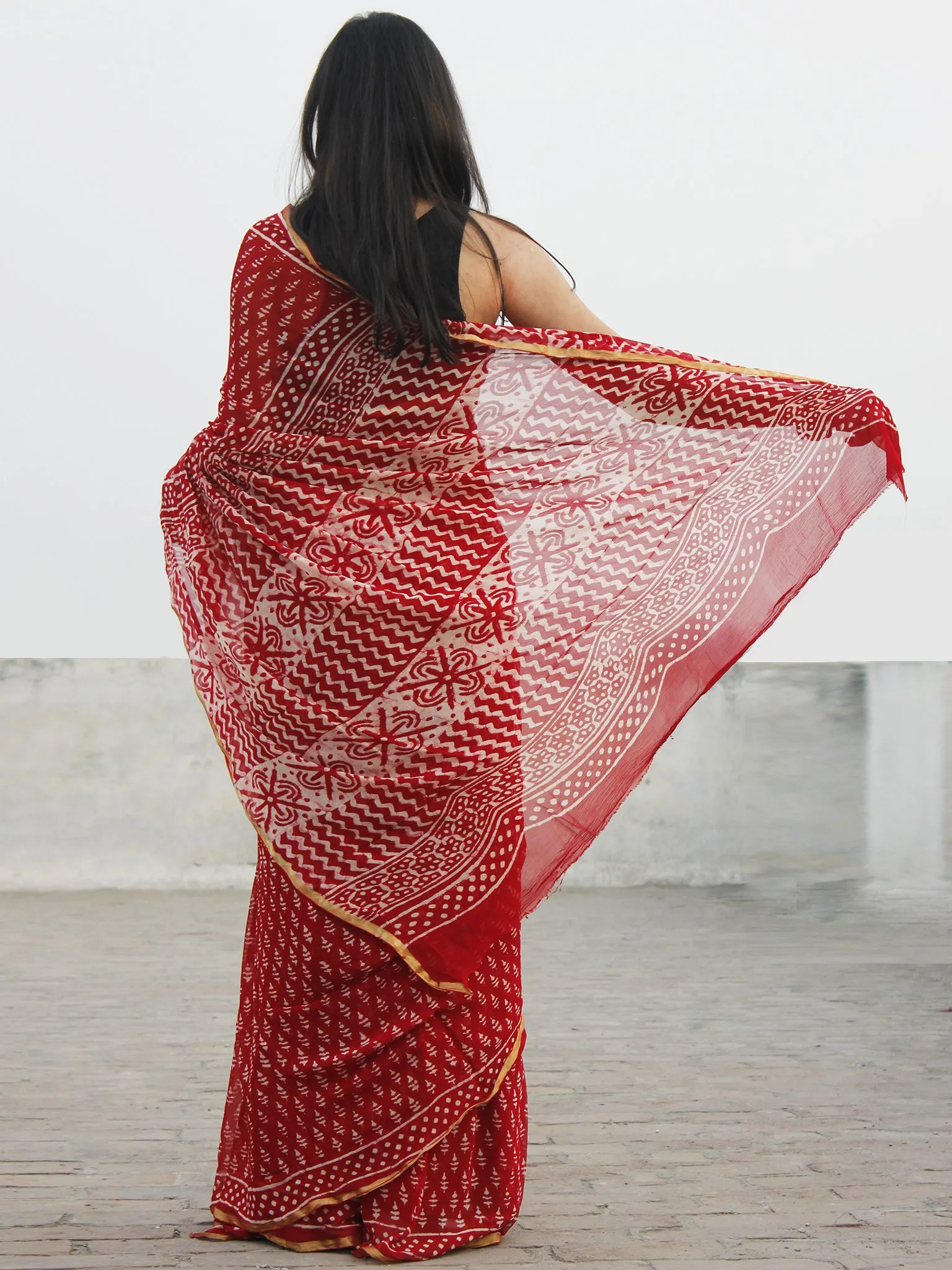 Red White Hand Block Printed Chiffon Saree With Zari Border- S031702587